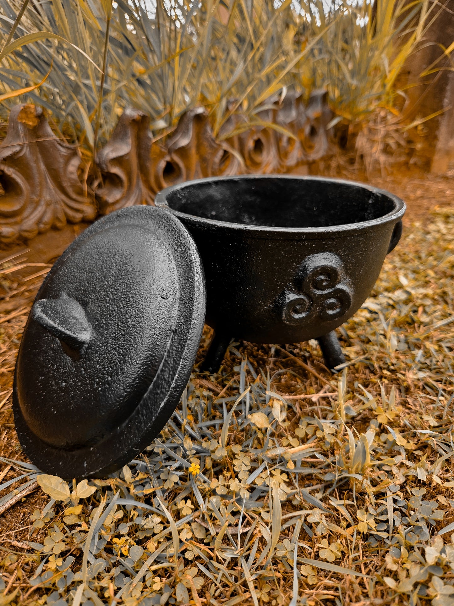 Medium Witches Cast Iron Cauldron