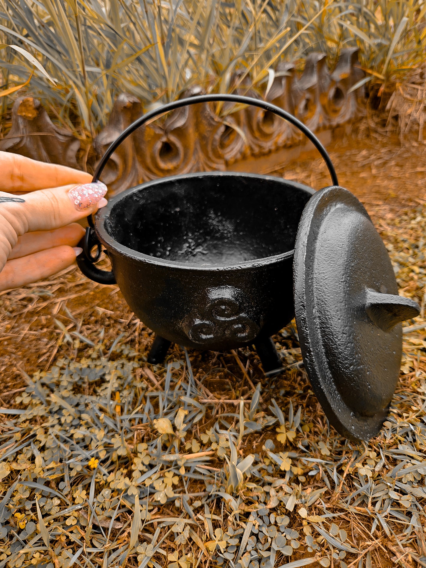 Medium Witches Cast Iron Cauldron