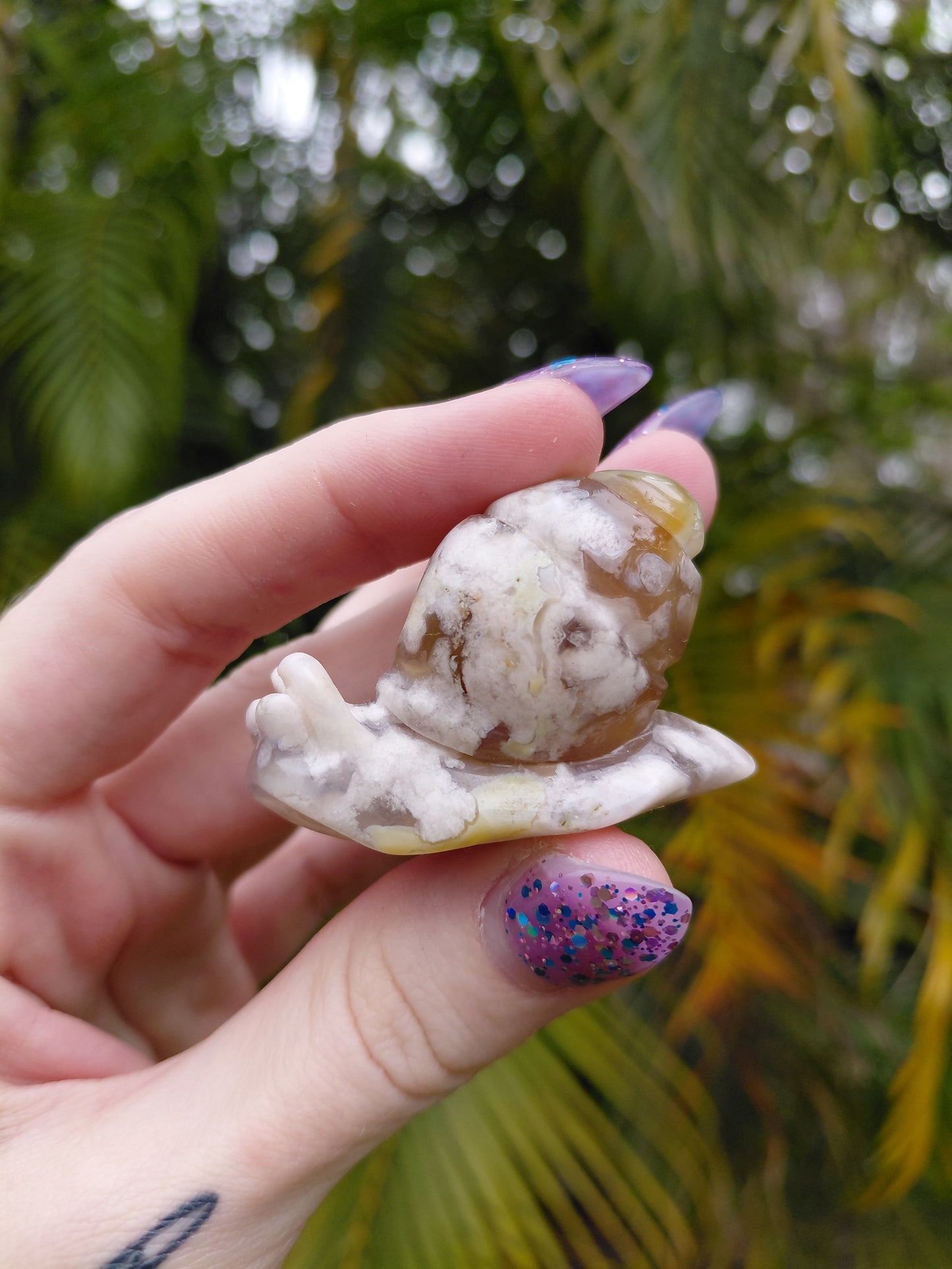 Flower Agate Snail Carvings