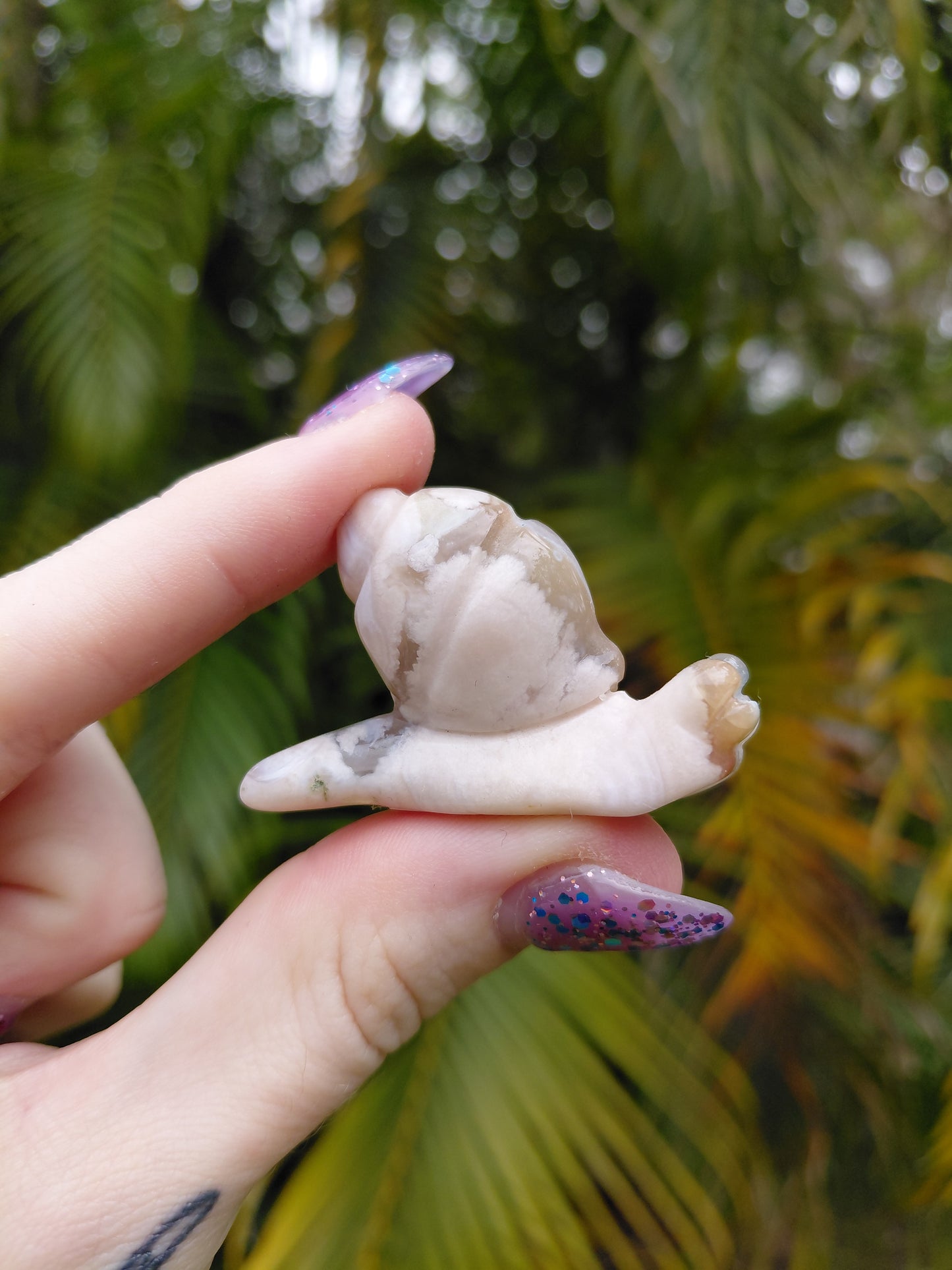 Flower Agate Snail Carvings
